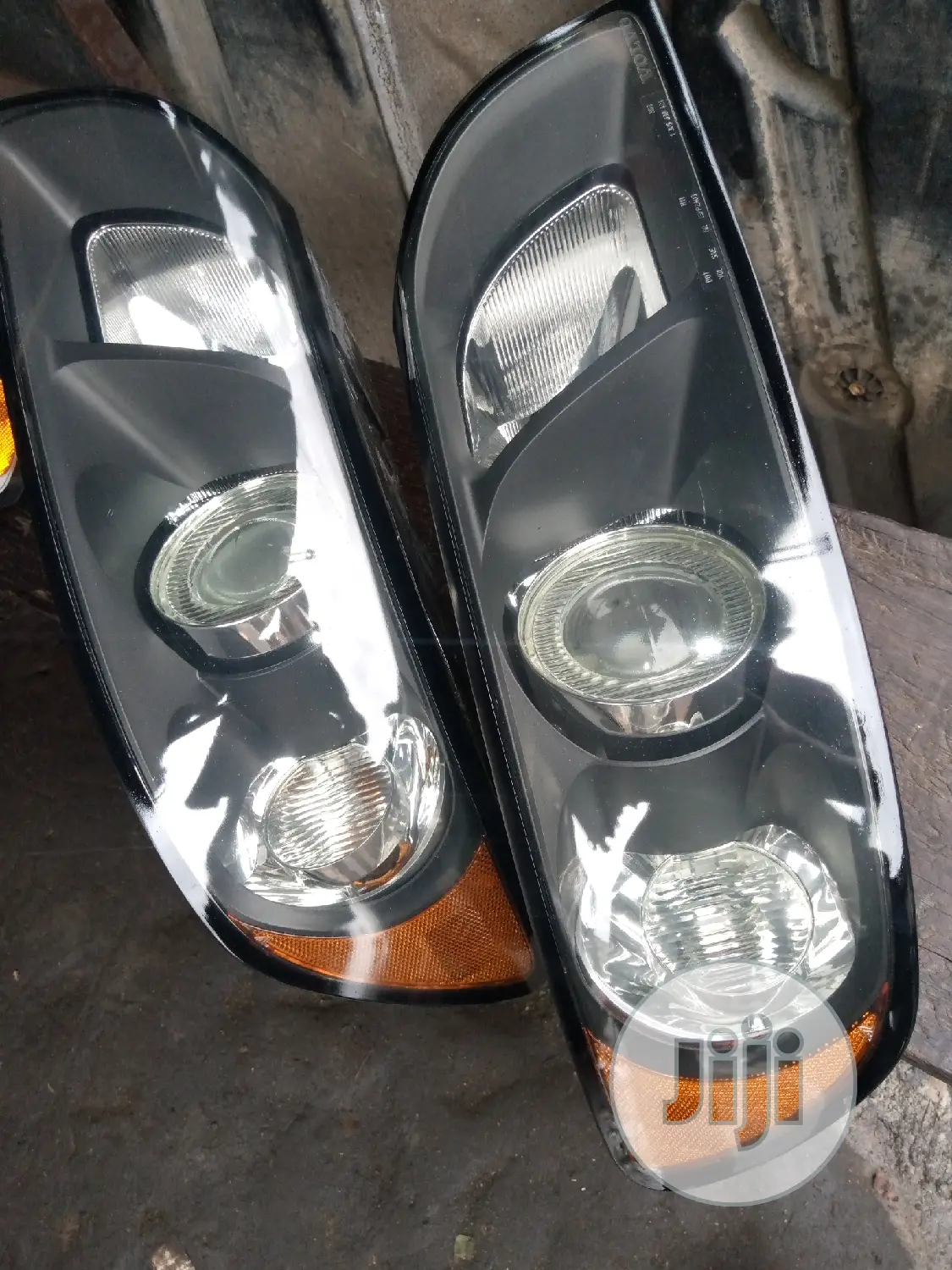 2005 Volvo S40 Headlight