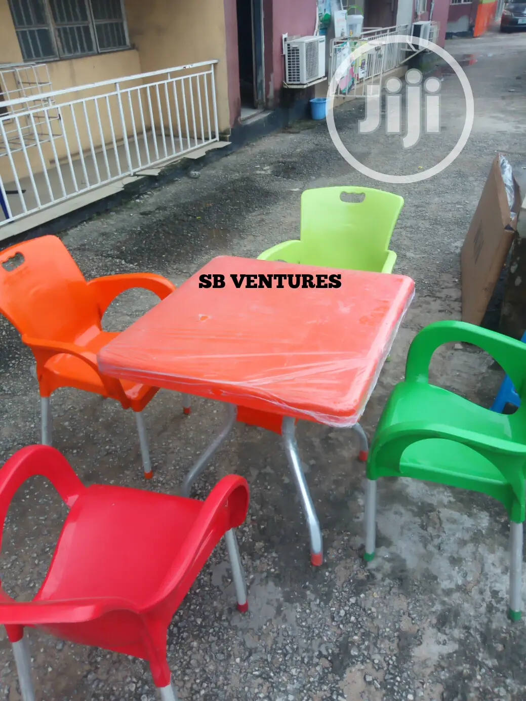 Iron Leg Table With 4pcs Chairs