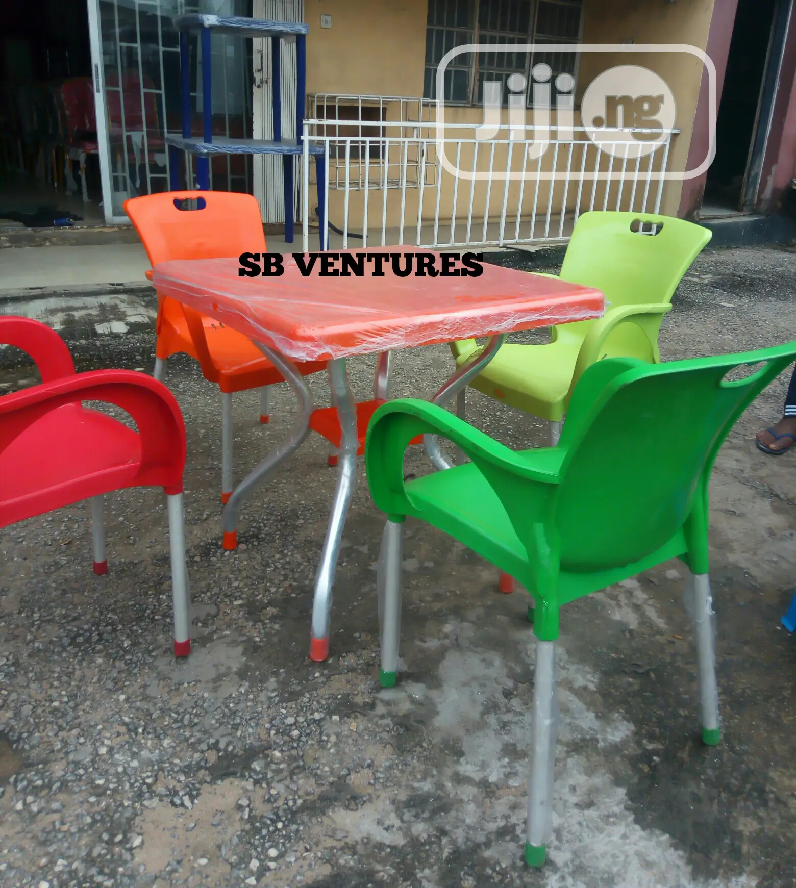 Iron Leg Table With 4pcs Chairs