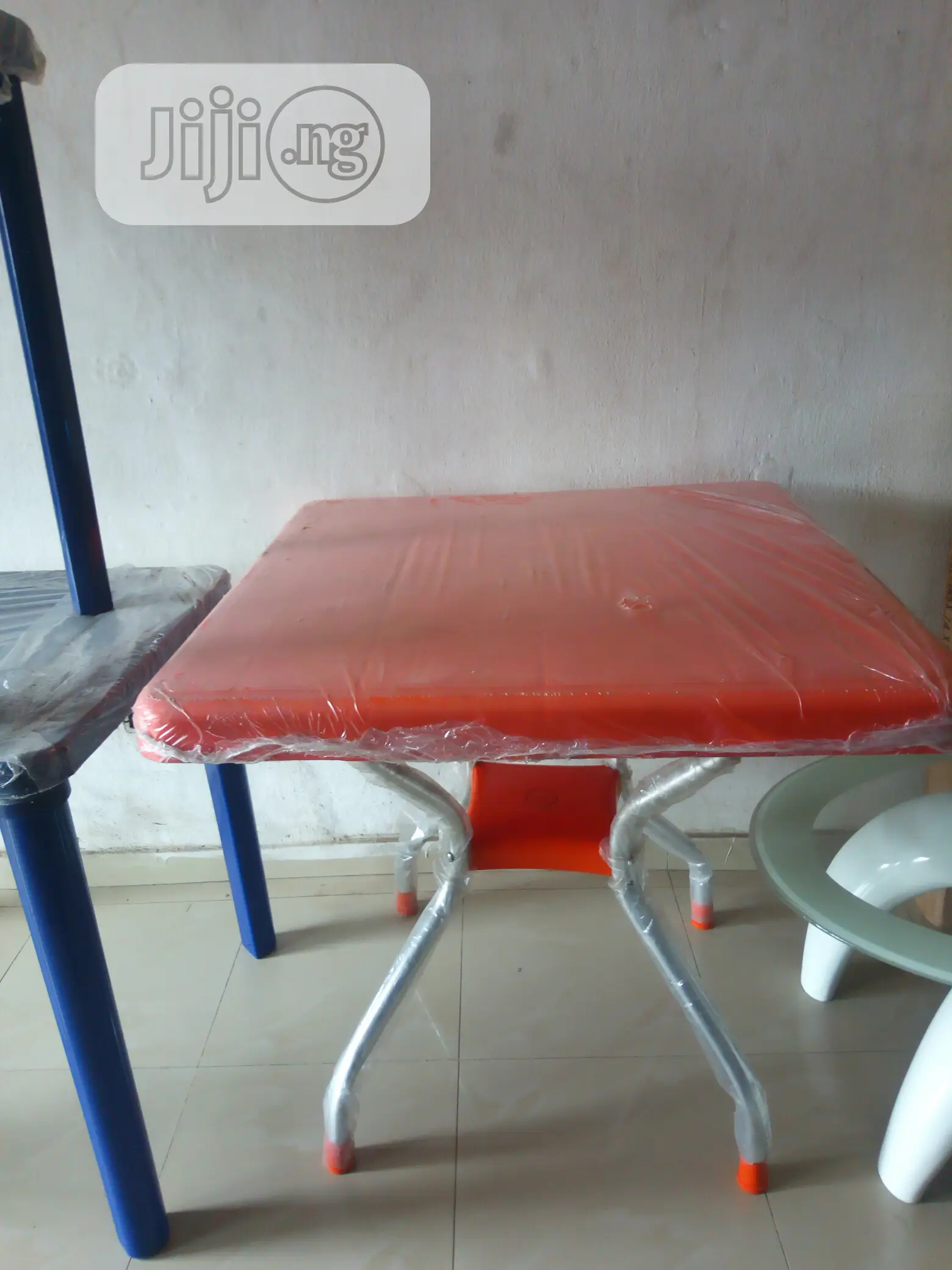 Iron Leg Table With 4pcs Chairs