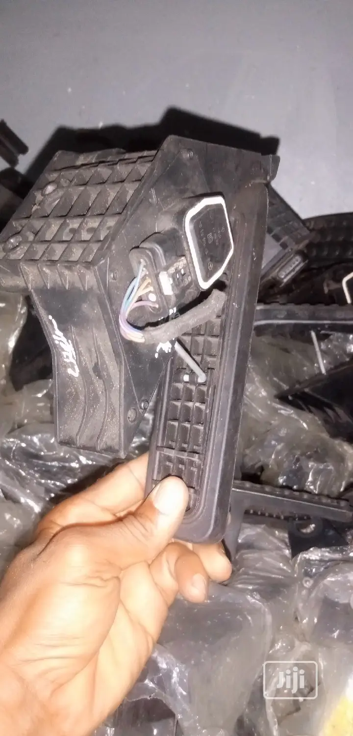MERCEDES BENZ Trothle Pedal Sensor