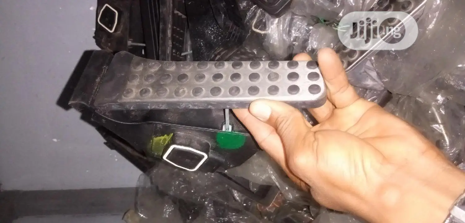MERCEDES BENZ Trothle Pedal Sensor