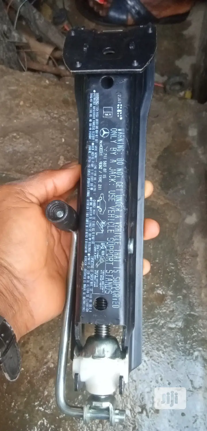 Mercedes Benz C300 E350 Car Jack