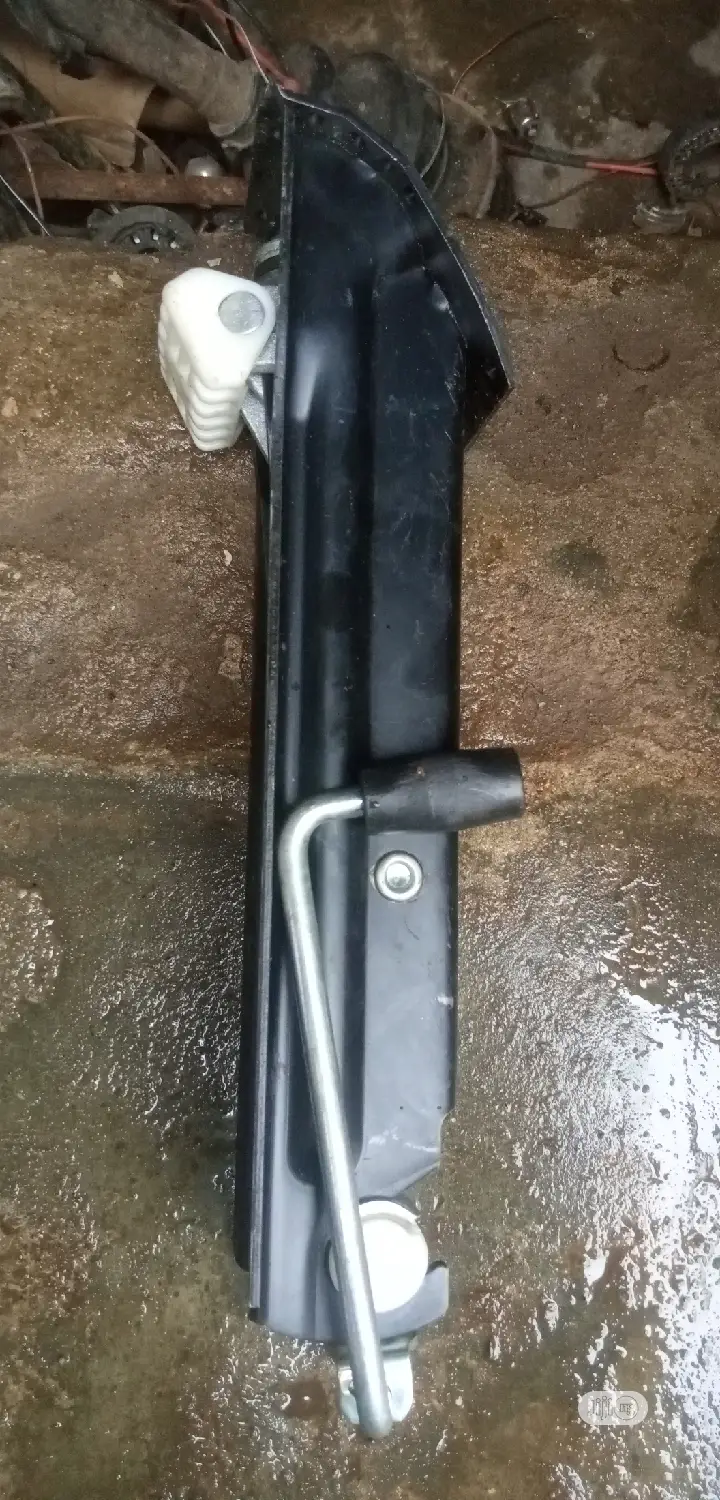 Mercedes Benz C300 E350 Car Jack