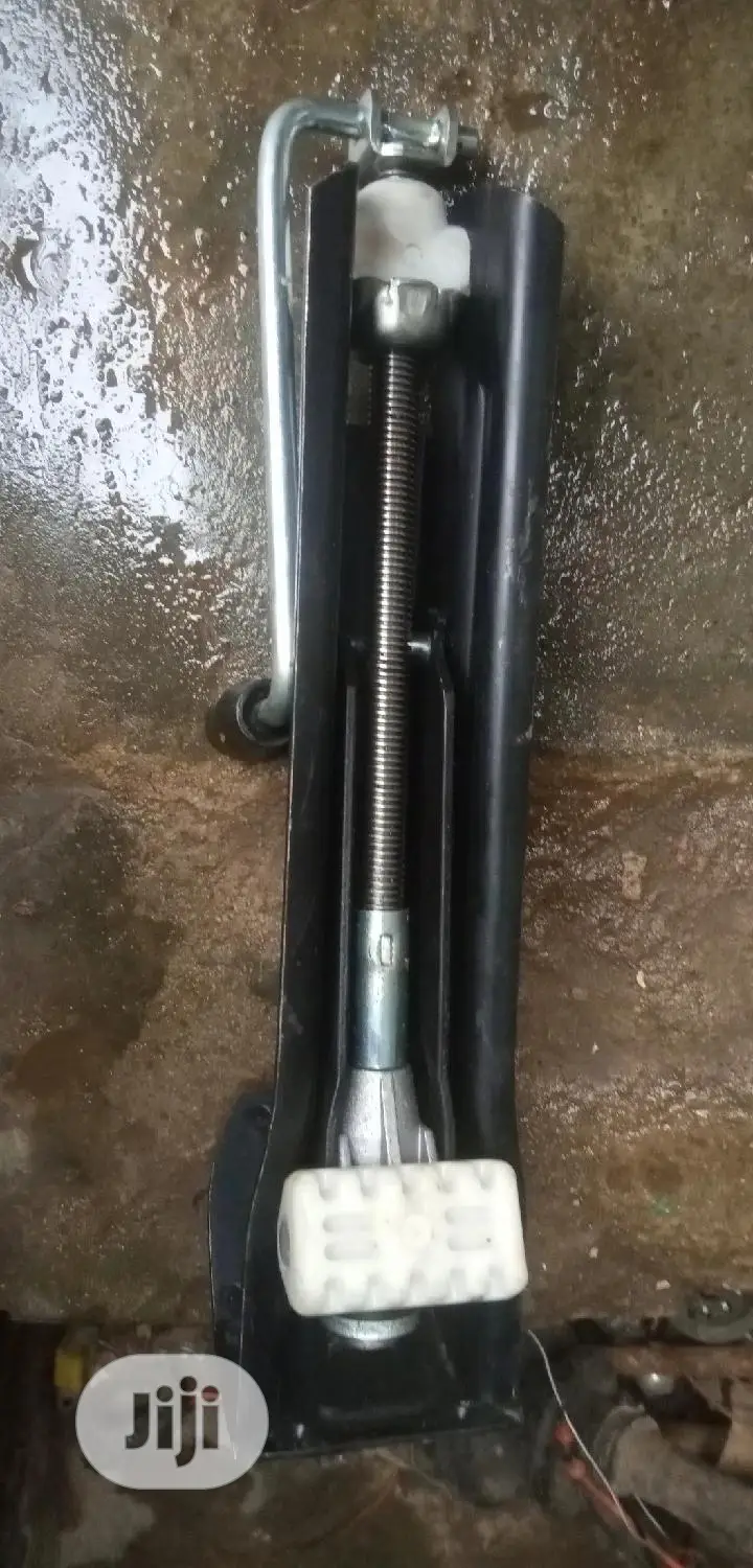 Mercedes Benz C300 E350 Car Jack