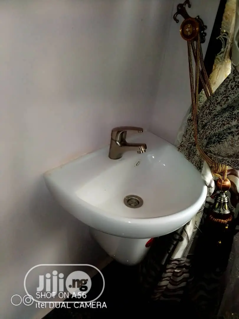 Wall Hung Dinning Wash Hand Basin