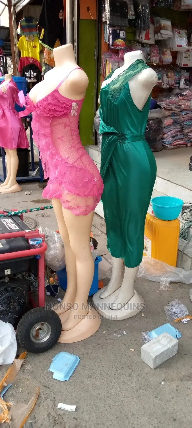 No Head/Hand Busty Size 10 Female Mannequins