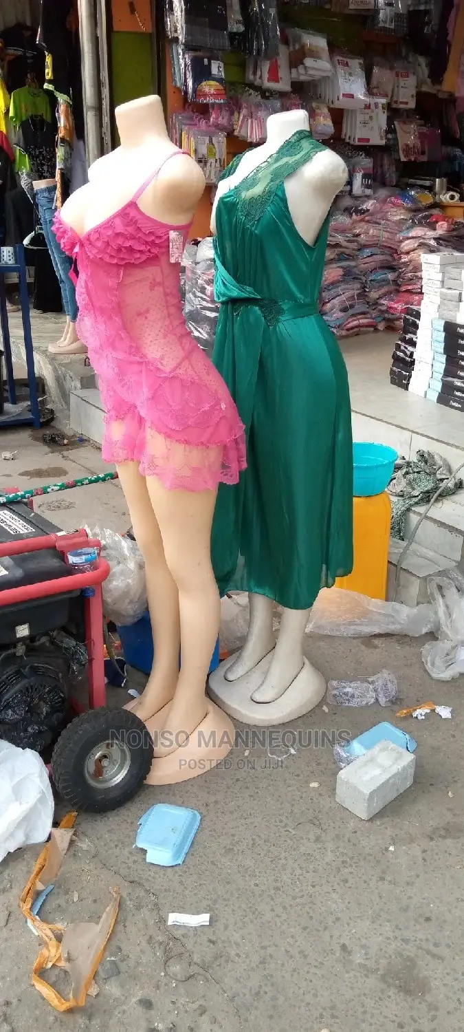 No Head/Hand Busty Size 10 Female Mannequins
