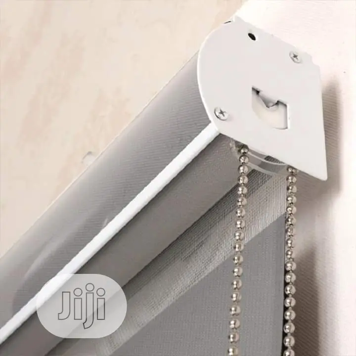 Grade Window Blinds
