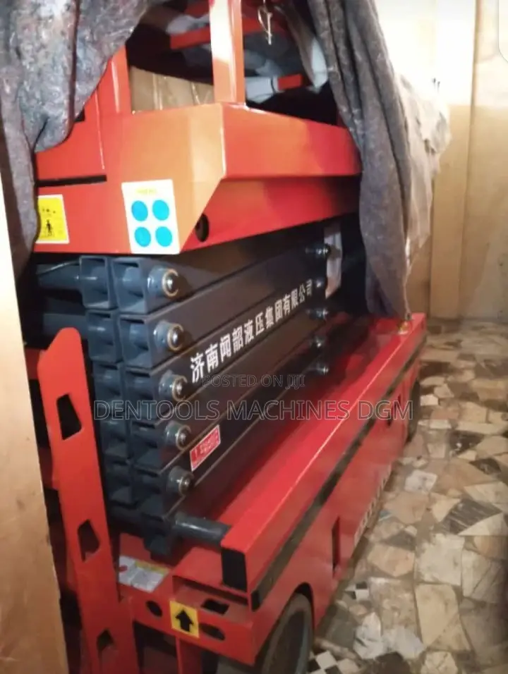 Self-propelled Electric Scissor Lifts 12 Meters