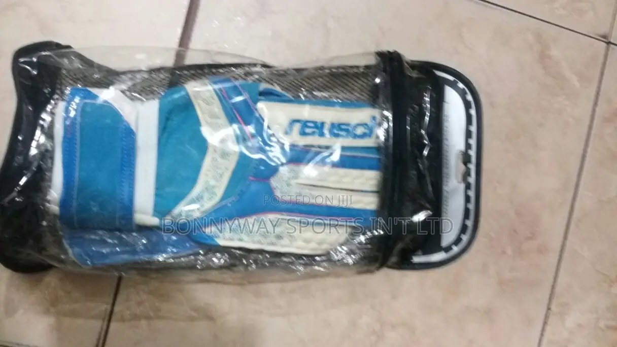 Highly Professional Goal Keeper Glove