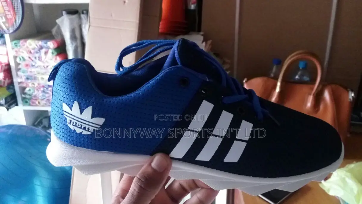 Jugging Adidas Canvas