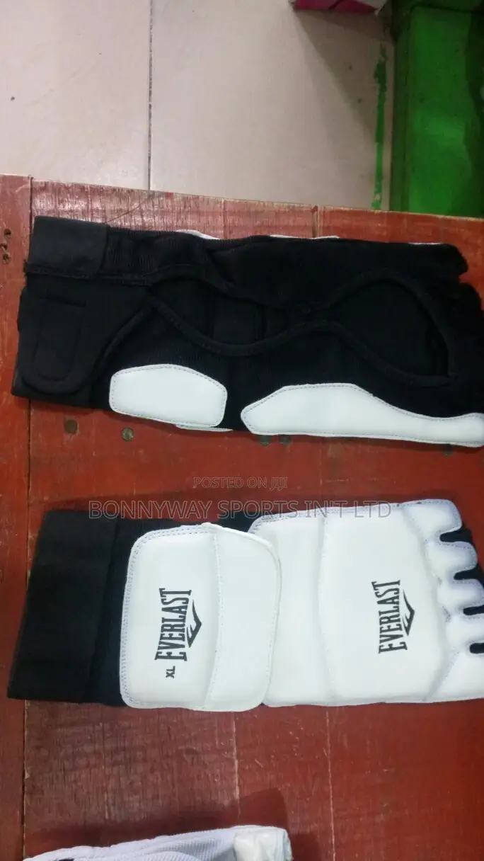 Everlast Taekwondo Glove