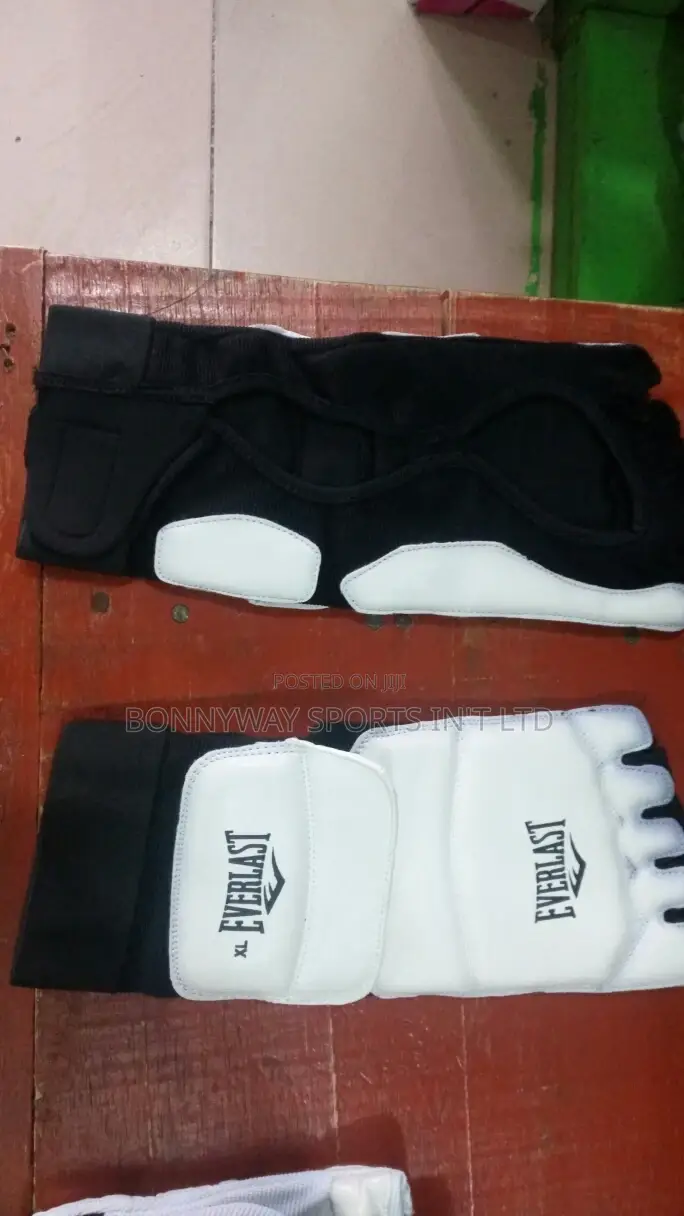 Everlast Taekwondo Glove