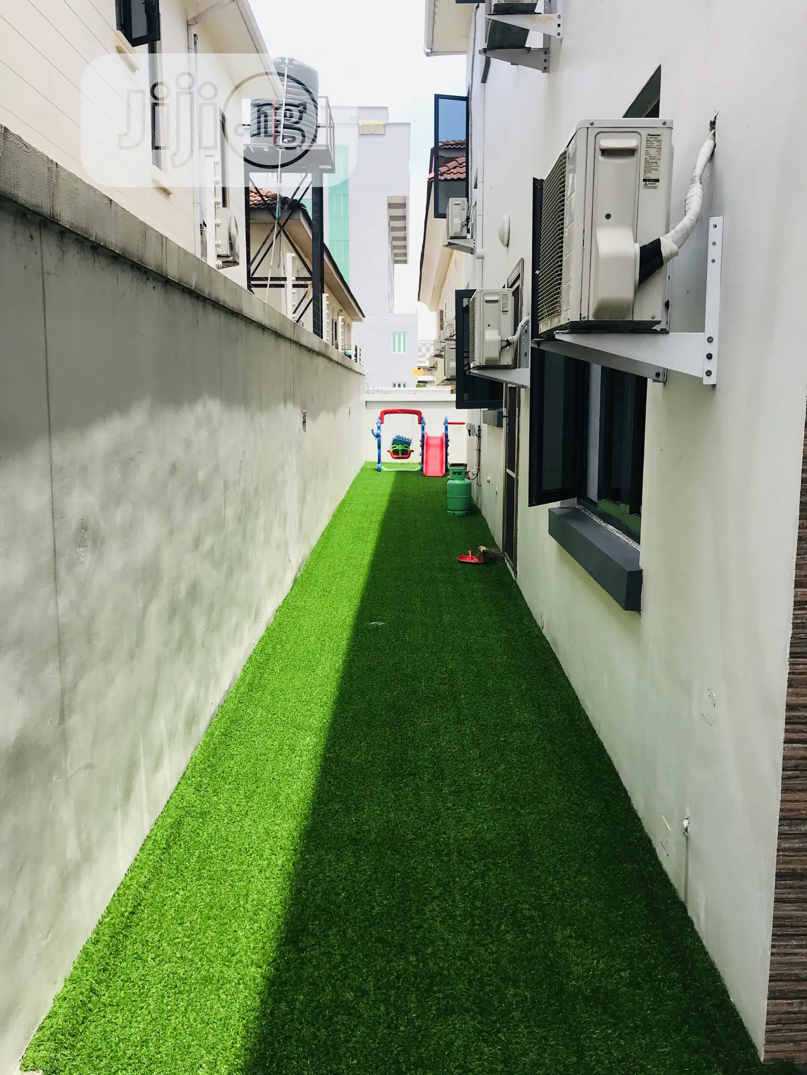 Grass Rugs for Walkways and Kids Playground