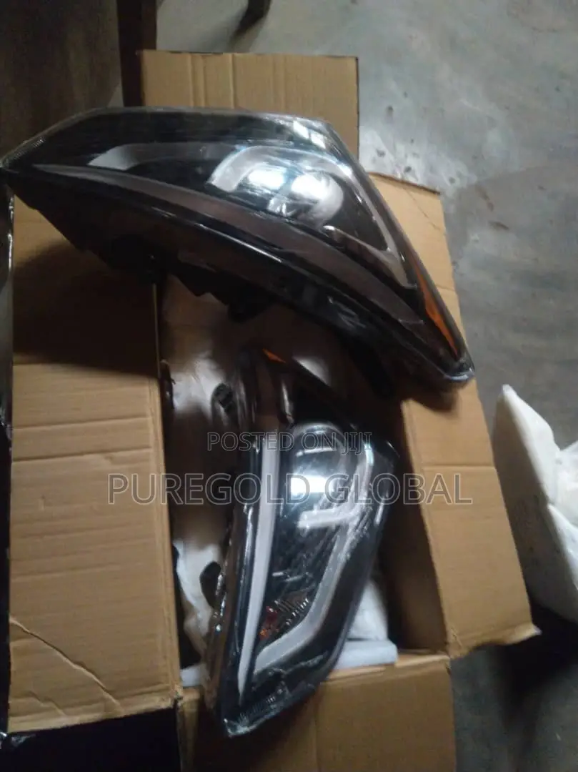 Headlamp for Hyundai Santafe 2014 Model