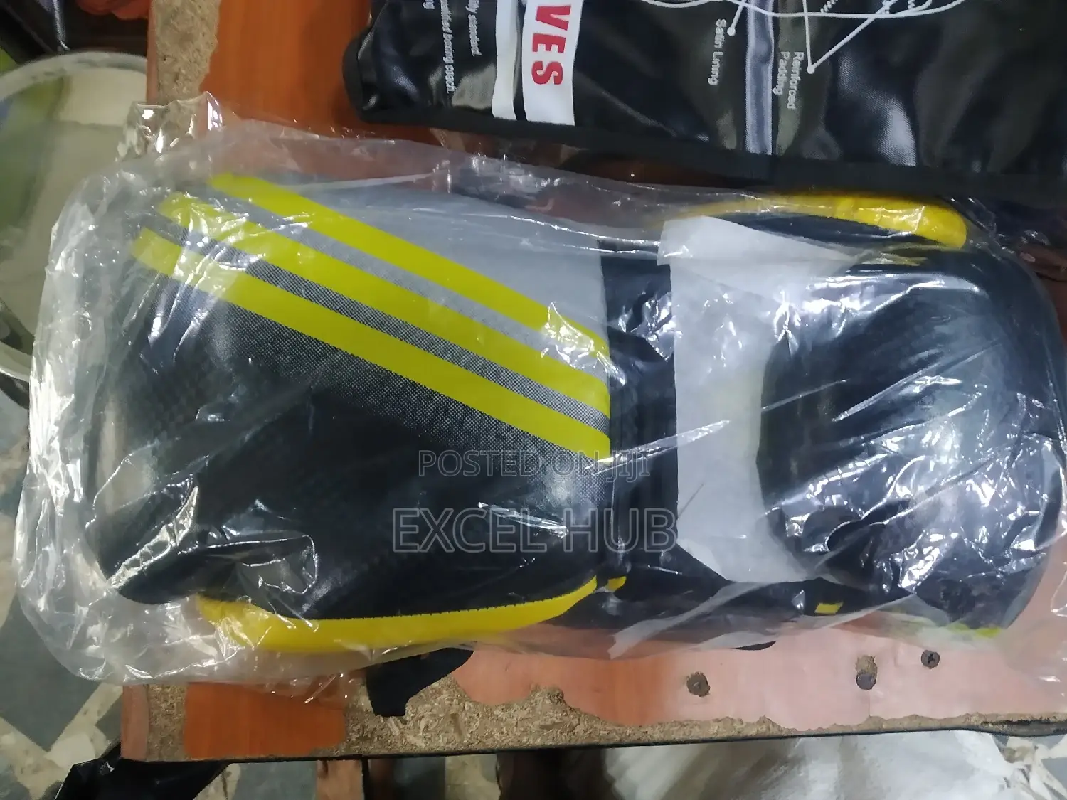Blue Everlast Glove