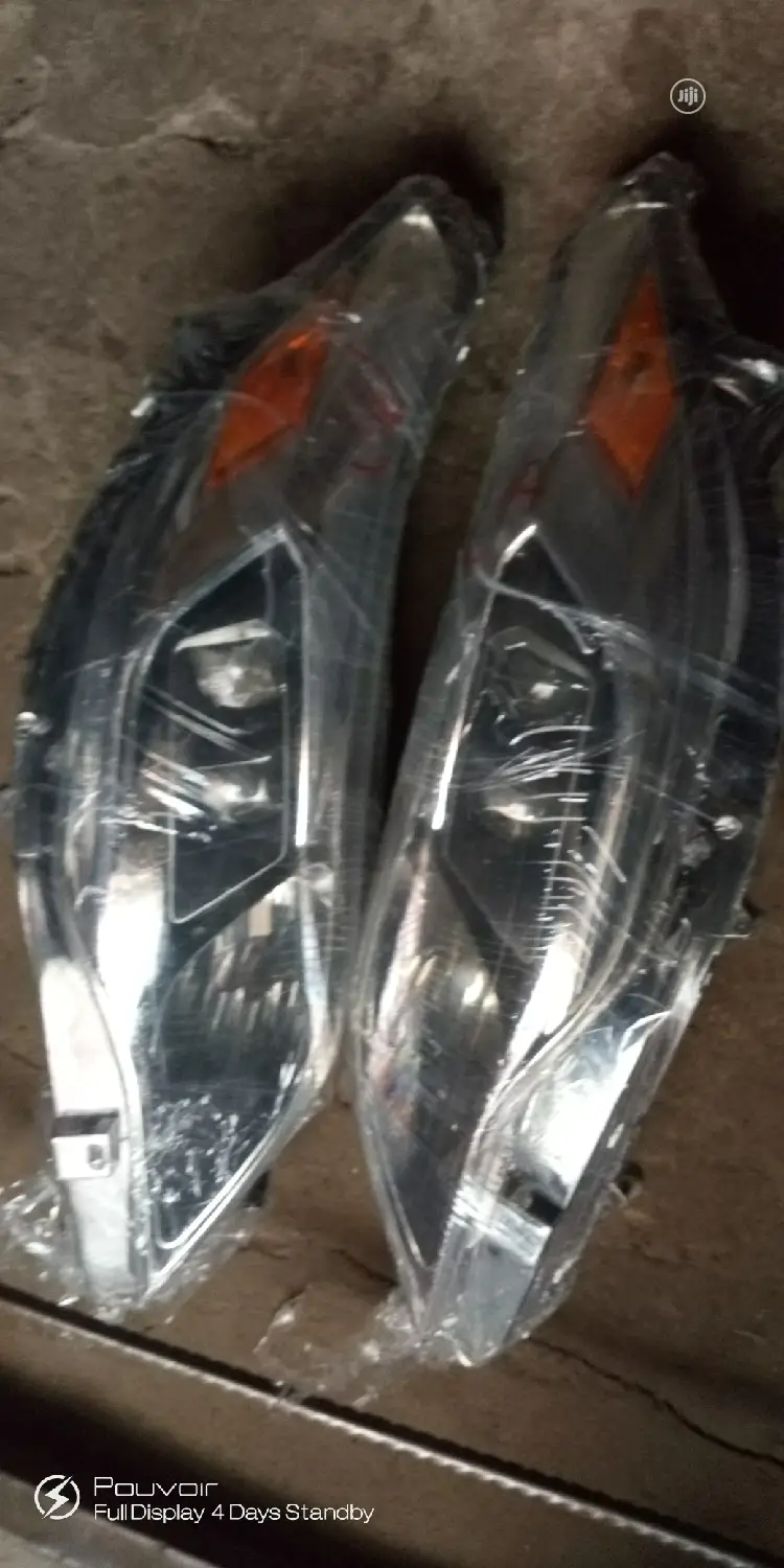 Head Lamp Set for Toyota Avalon 2015 Model