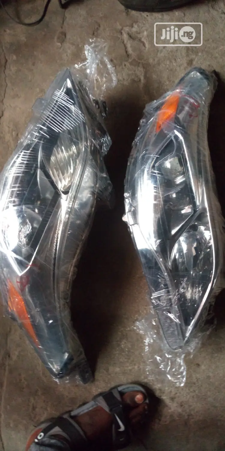 Head Lamp Set for Toyota Avalon 2015 Model