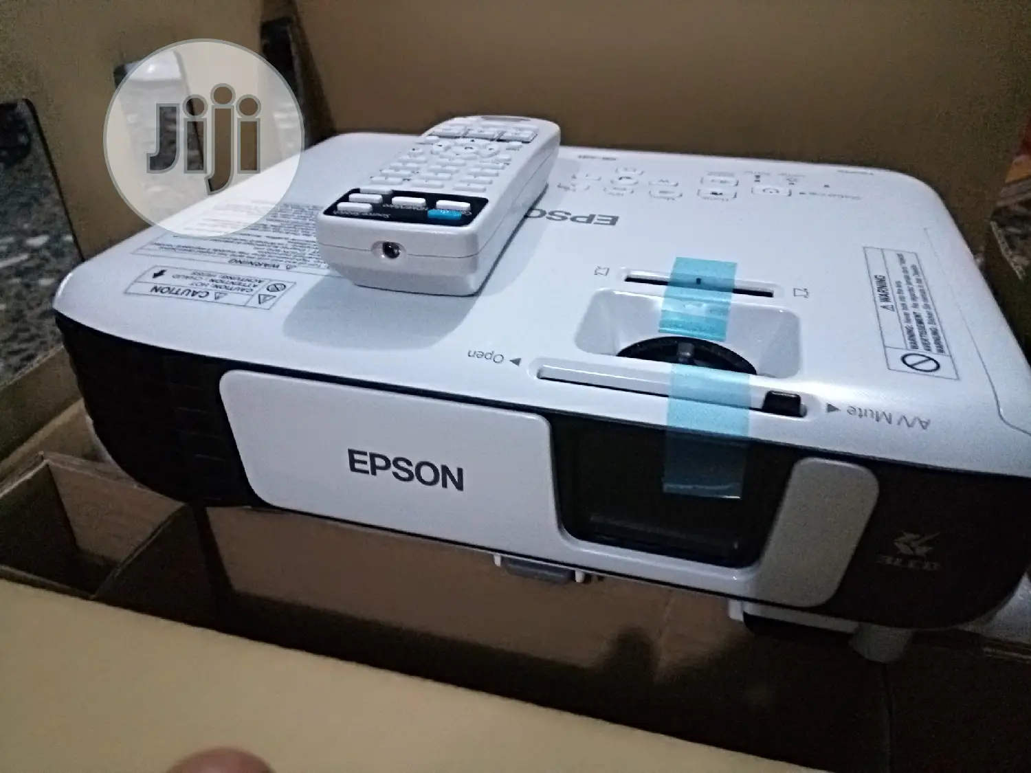 Epson 3300 Lumens Projector With Usb/Hdmi Ports