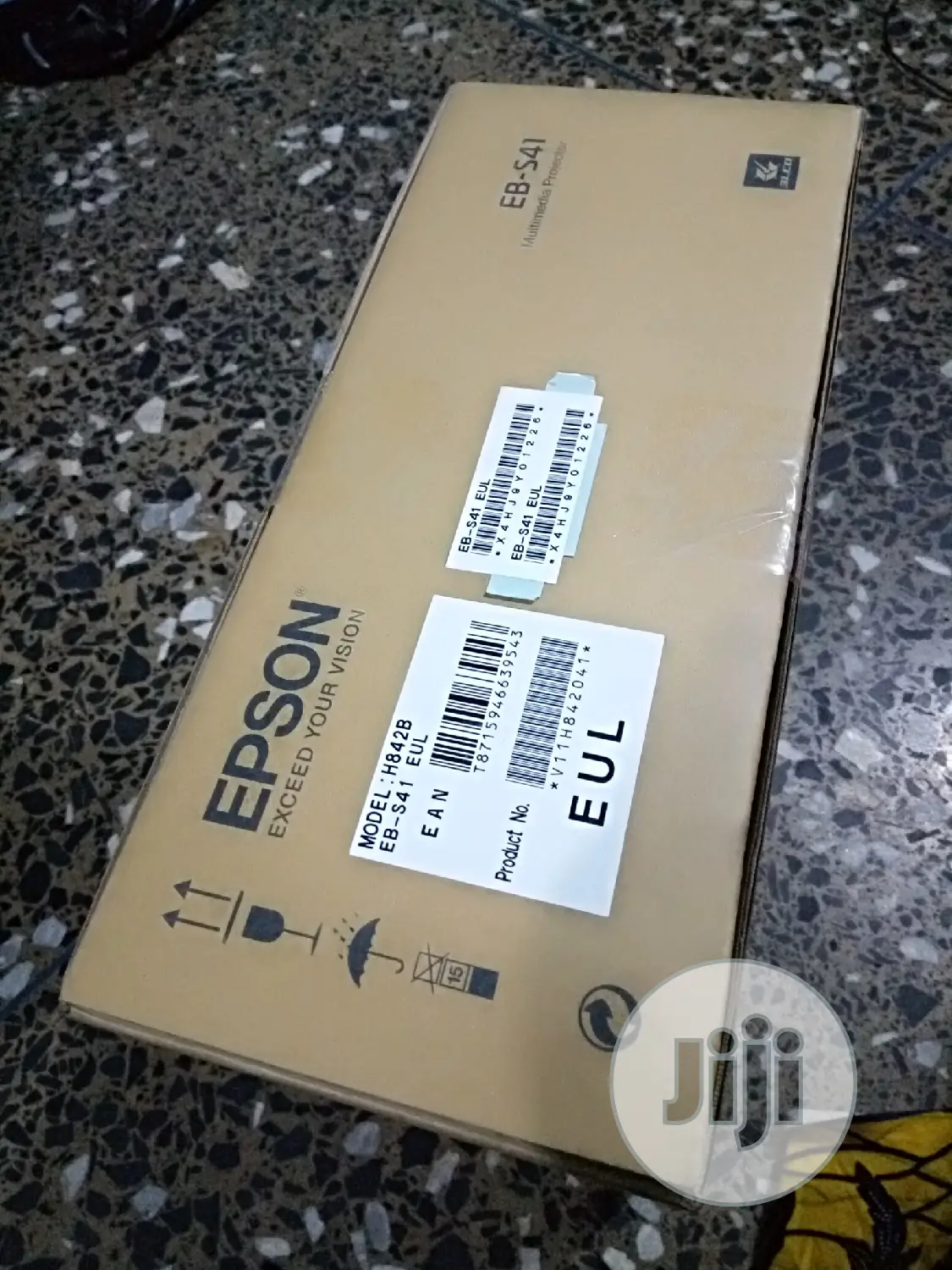 Epson 3300 Lumens Projector With Usb/Hdmi Ports