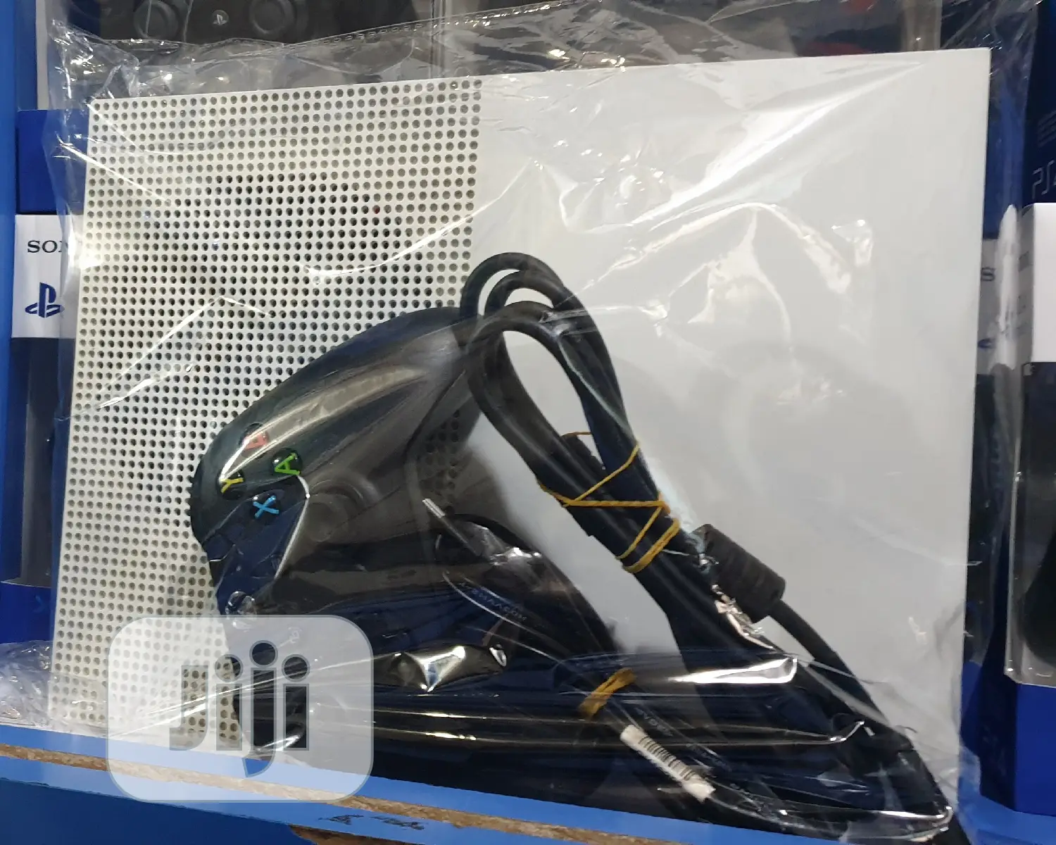 Xbox One S 1tb + 8 Games Inside