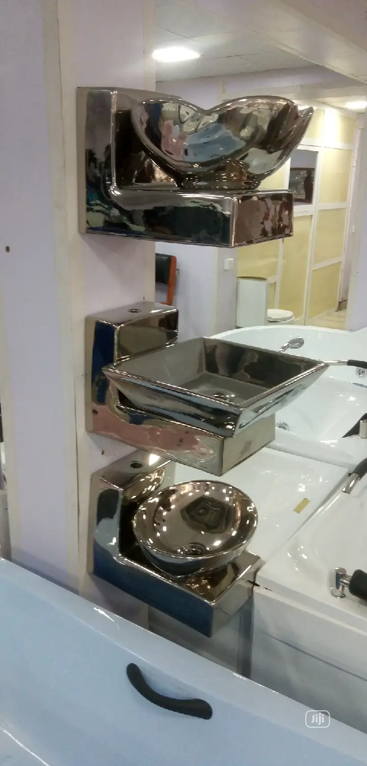 Silver and Gold Dinning Wash Hand Bassin.