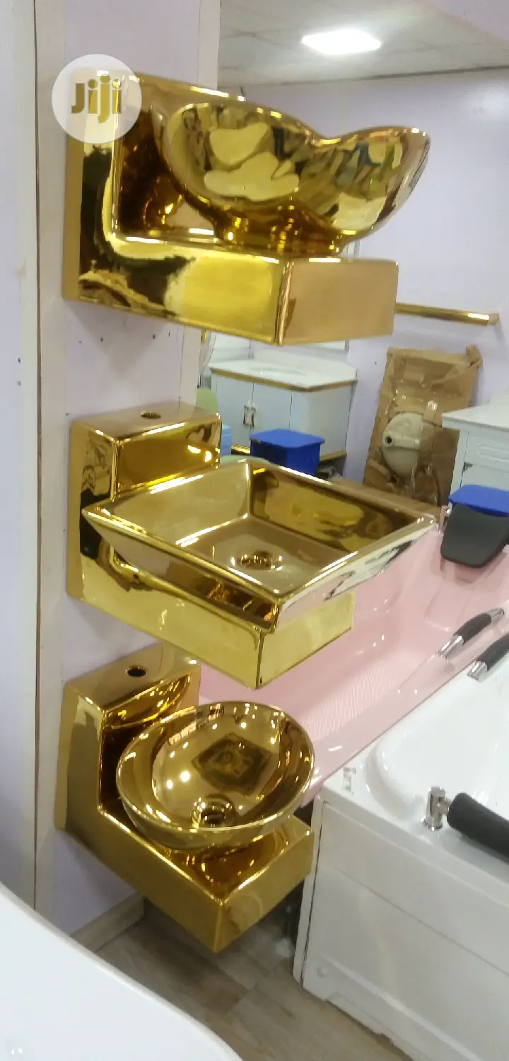 Silver and Gold Dinning Wash Hand Bassin.