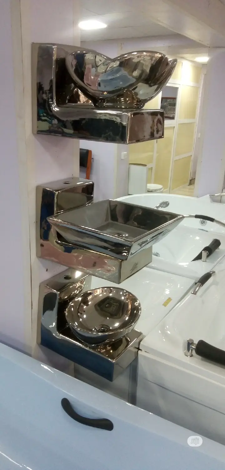 Silver and Gold Dinning Wash Hand Bassin.