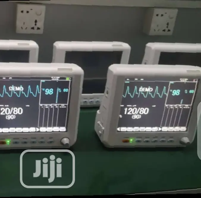 3 Parameter Vita Sign Monitor (NIBP, SP02 and PR)