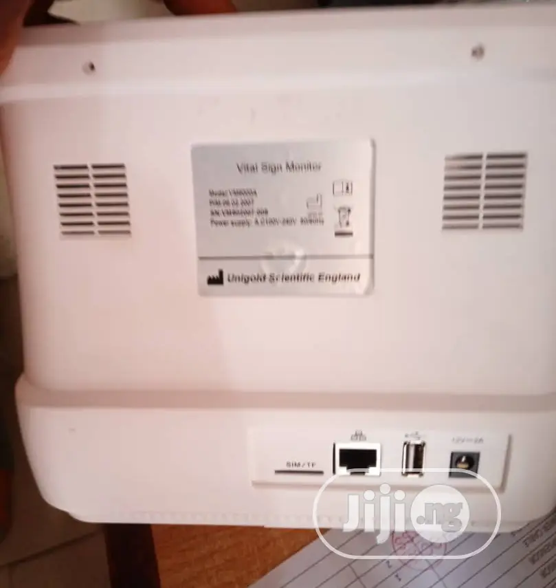3 Parameter Vita Sign Monitor (NIBP, SP02 and PR)