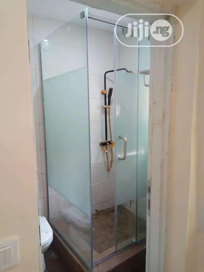 Kids Bath Shower Cubicles.