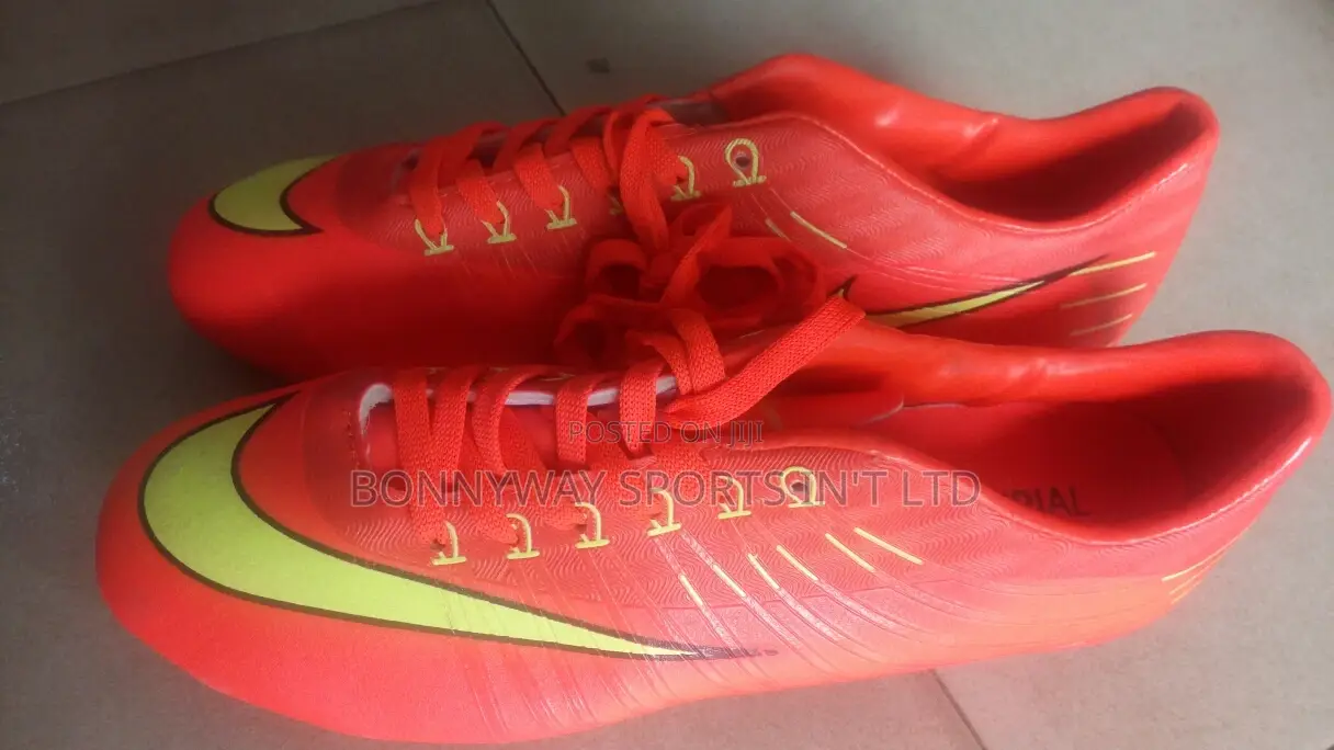 Nike Size 44 Mercurial Boots