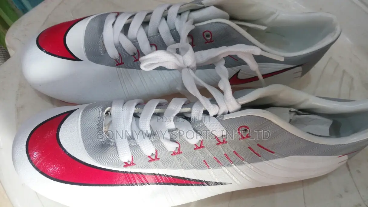 Nike Size 42 Boot