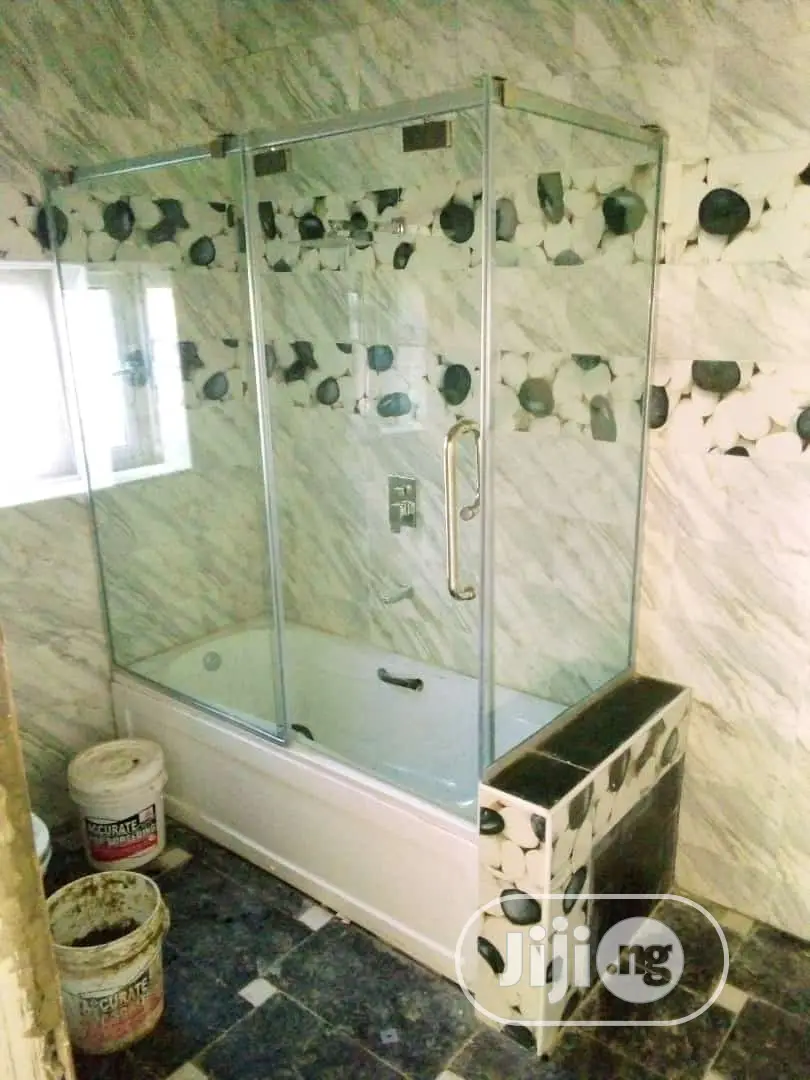 Shower Cubicle On Bathhub