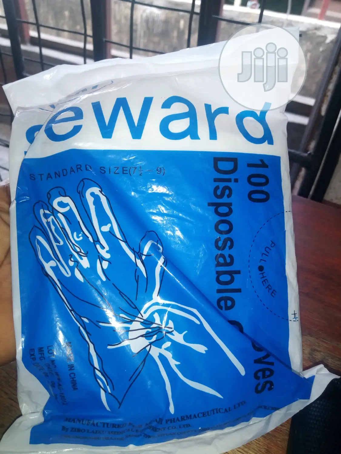 Disposable Nylon Handglove.