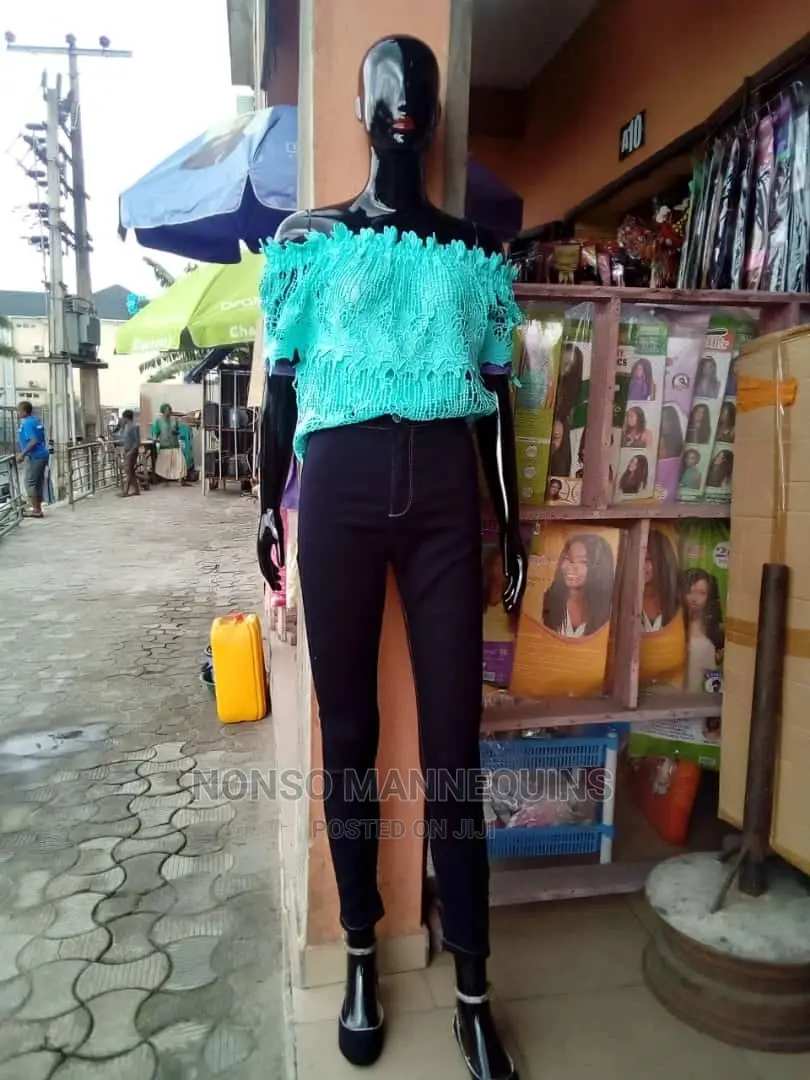 Glossy Black Feme Mannequin With Red Lips