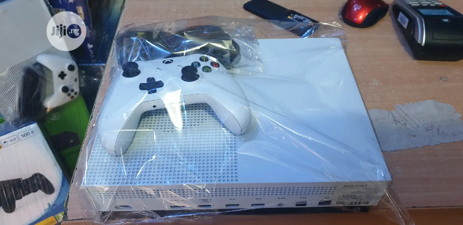 Microsoft Xbox One S Console + Games