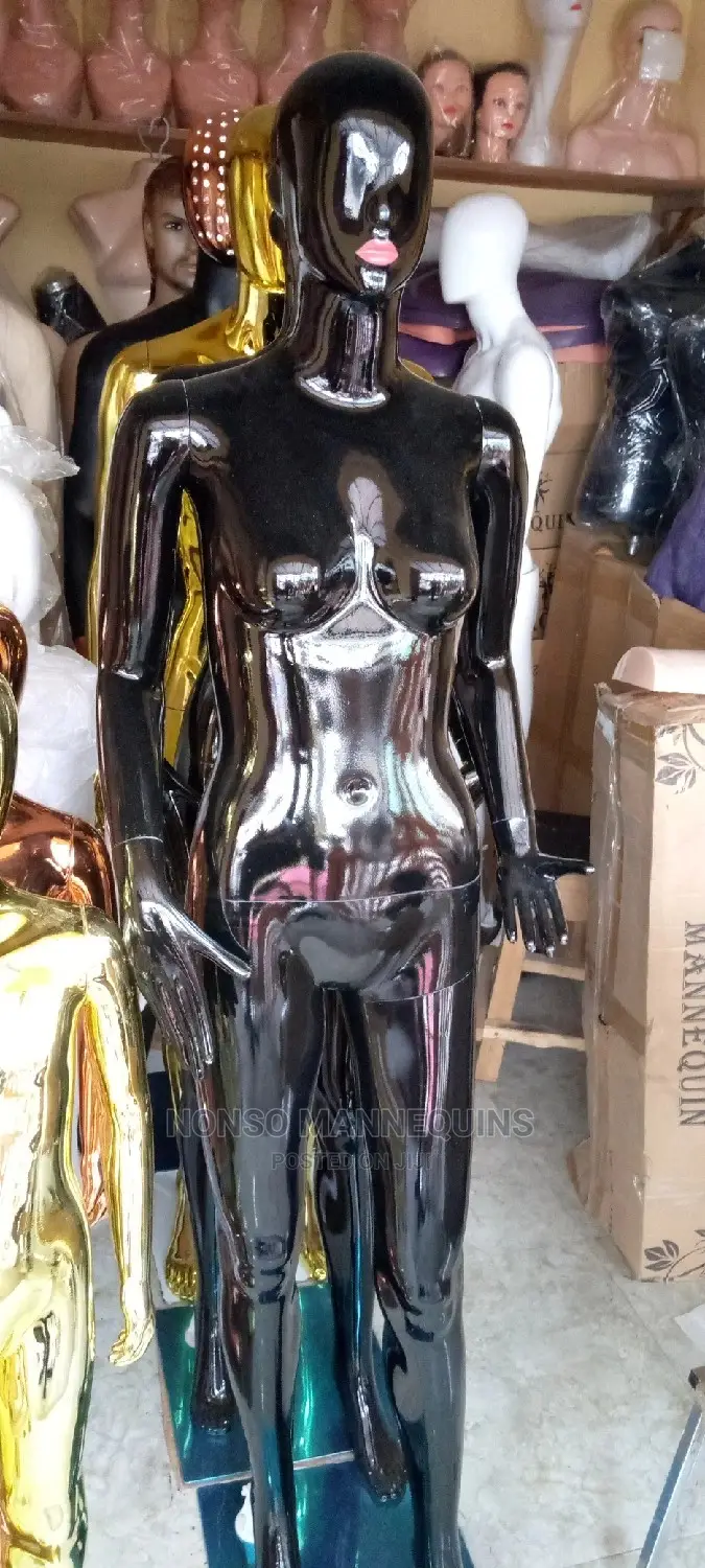Glossy Black Female Egg Face Mannequin With Red Lips