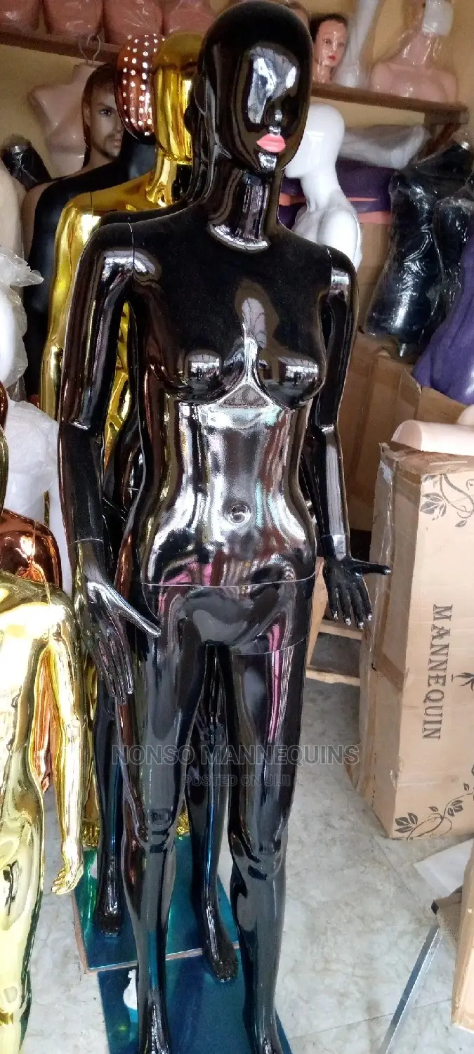 Glossy Black Female Egg Face Mannequin With Red Lips
