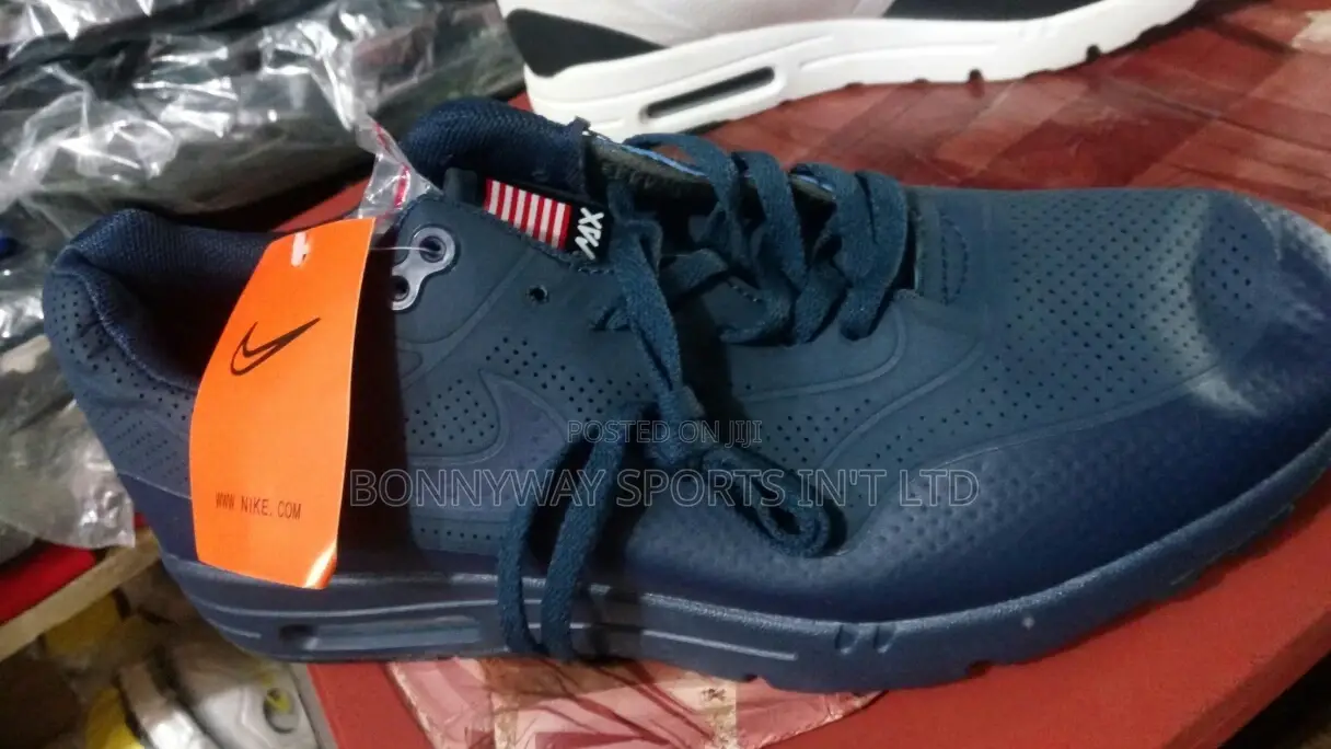 Nike Air Max Jugging
