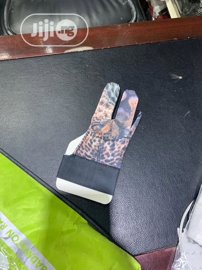 New Snooker Gloves