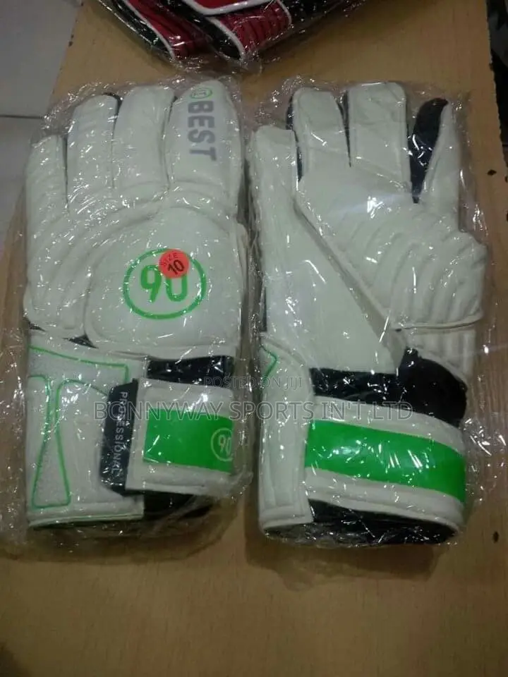 Total 90 Goalkeeper Gloves Of High Quality