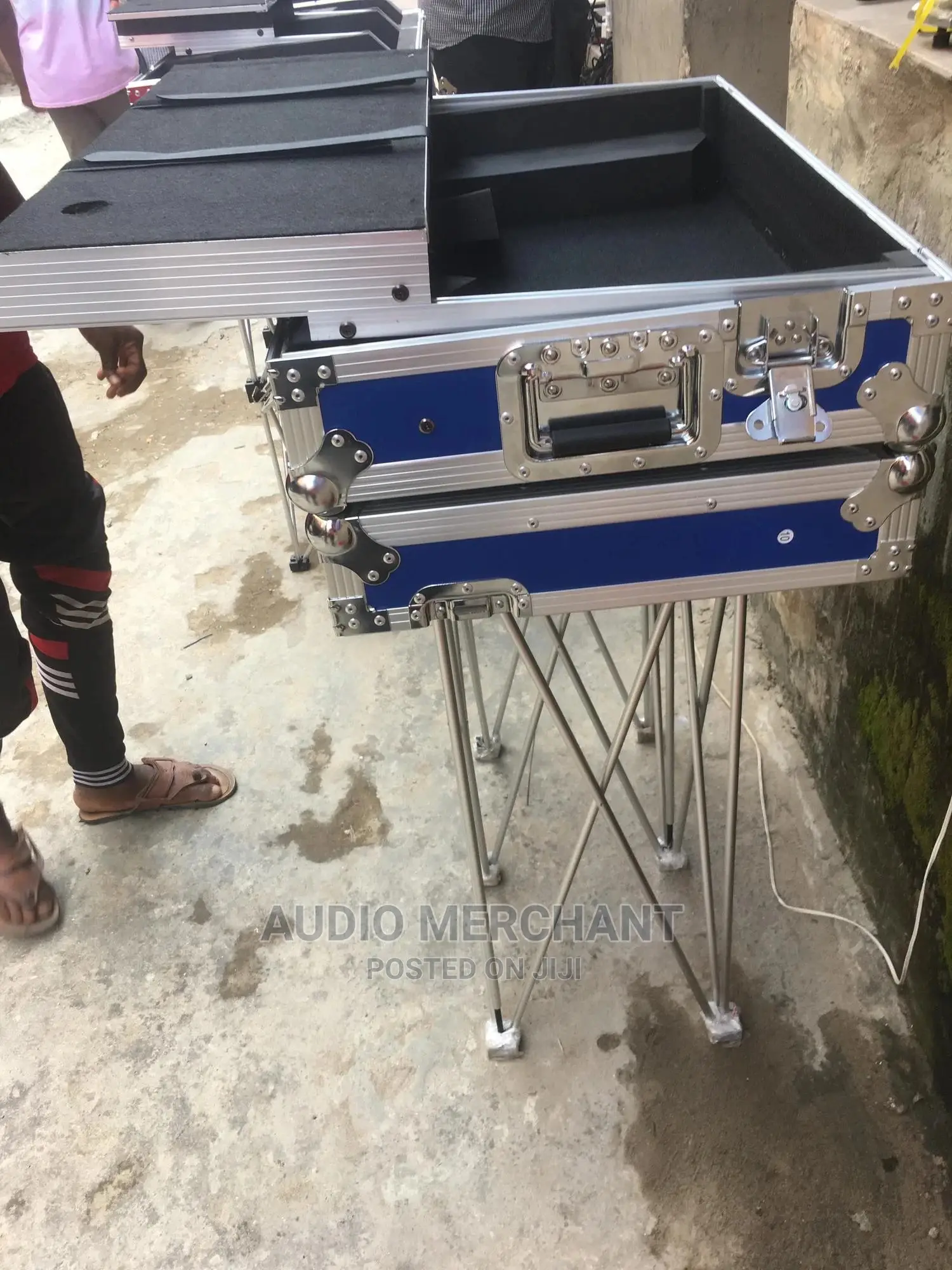 Sx3 Box(Trolley)And Dj Stand