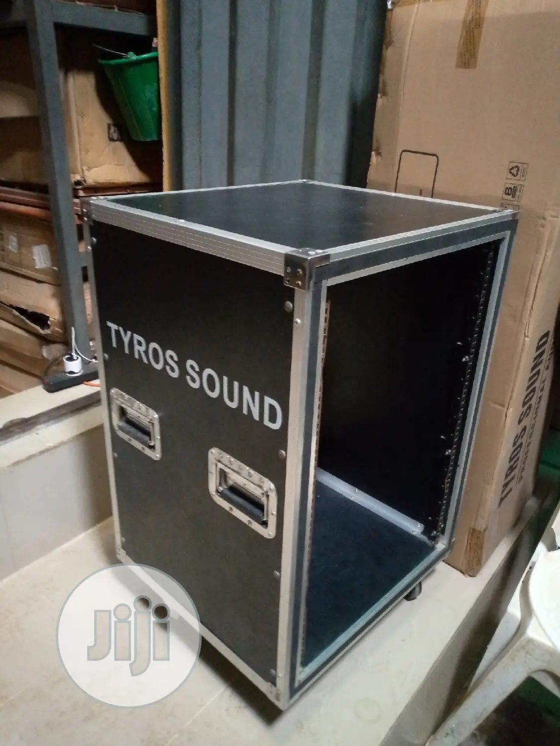 Professional 18 Unit Amp Rack