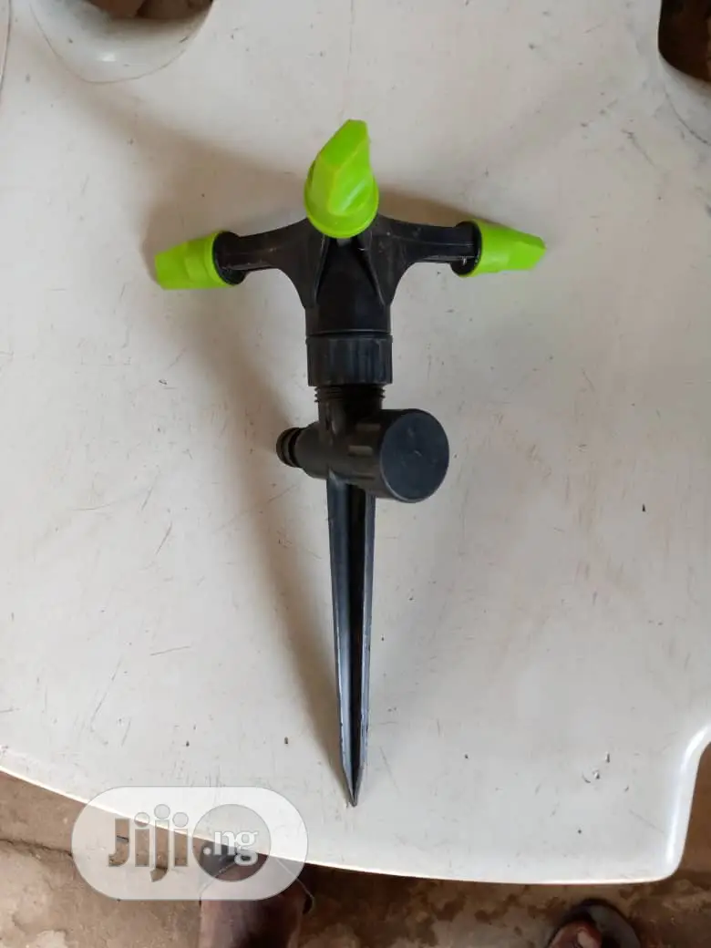 3 Arms Plastic Sprinkler