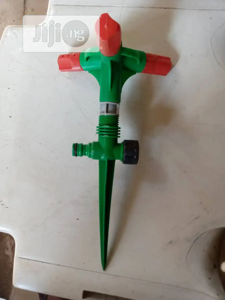 3 Arms Plastic Sprinkler
