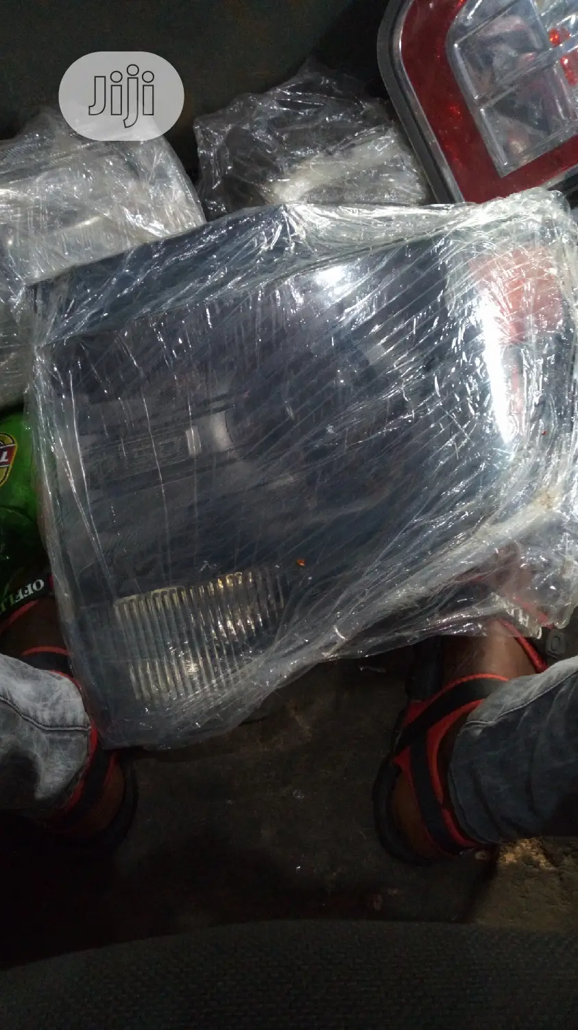 Head Lamp for Ford F150 Charger Type, Model 2010 Model
