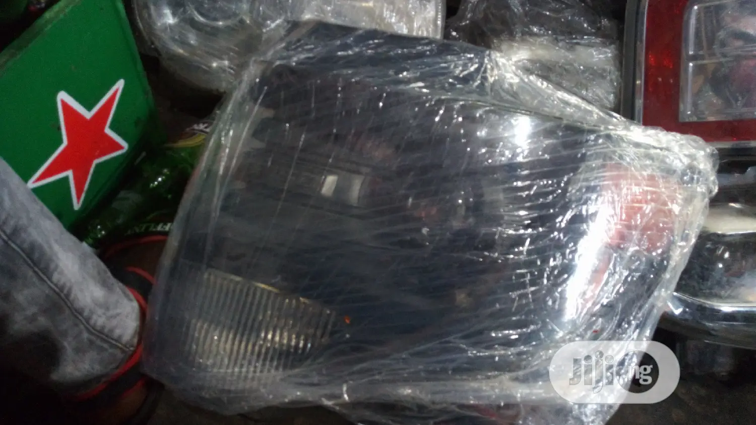 Head Lamp for Ford F150 Charger Type, Model 2010 Model