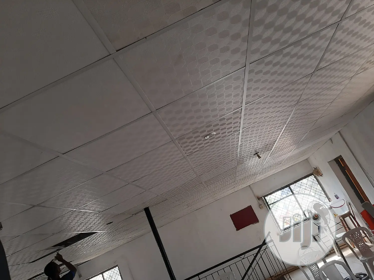 Suspended Ceiling/Pop Ceiling/Wallscreeding/Woodenfloor/Door